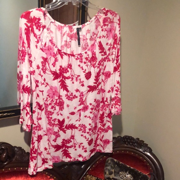 Floral Pink Women's Top - Picture 1 of 1